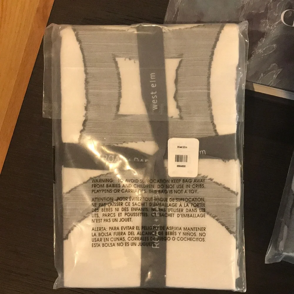 NWT Set of 2 West Elm Roar and Rabbit Sham set.